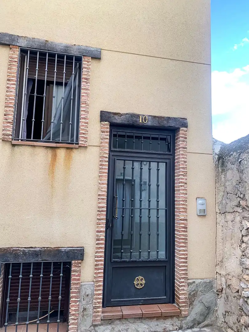 Vista exterior de Ático en venta en Perales de Tajuña con Trastero y Balcón