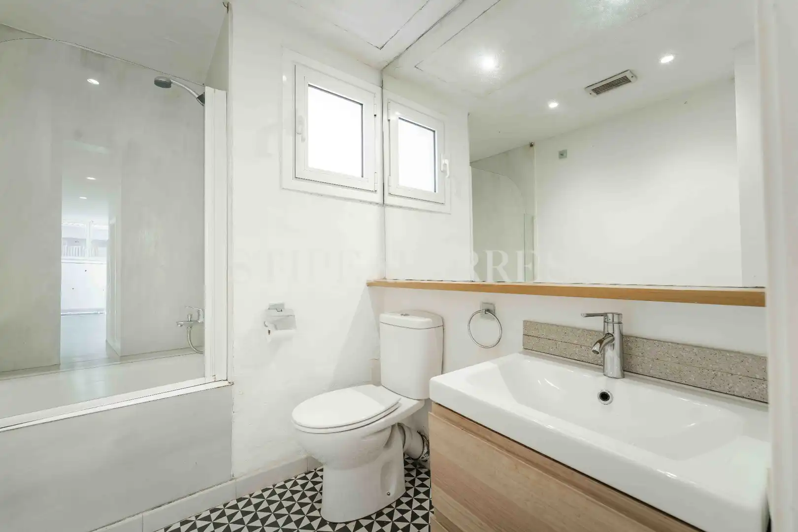 Baño de Ático en venta en Barcelona con Aire acondicionado, Calefacción y Trastero