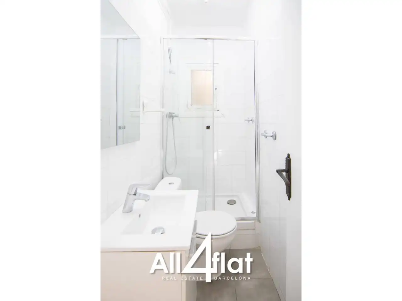 Baño de Piso de alquiler en L'Hospitalet de Llobregat con Amueblado
