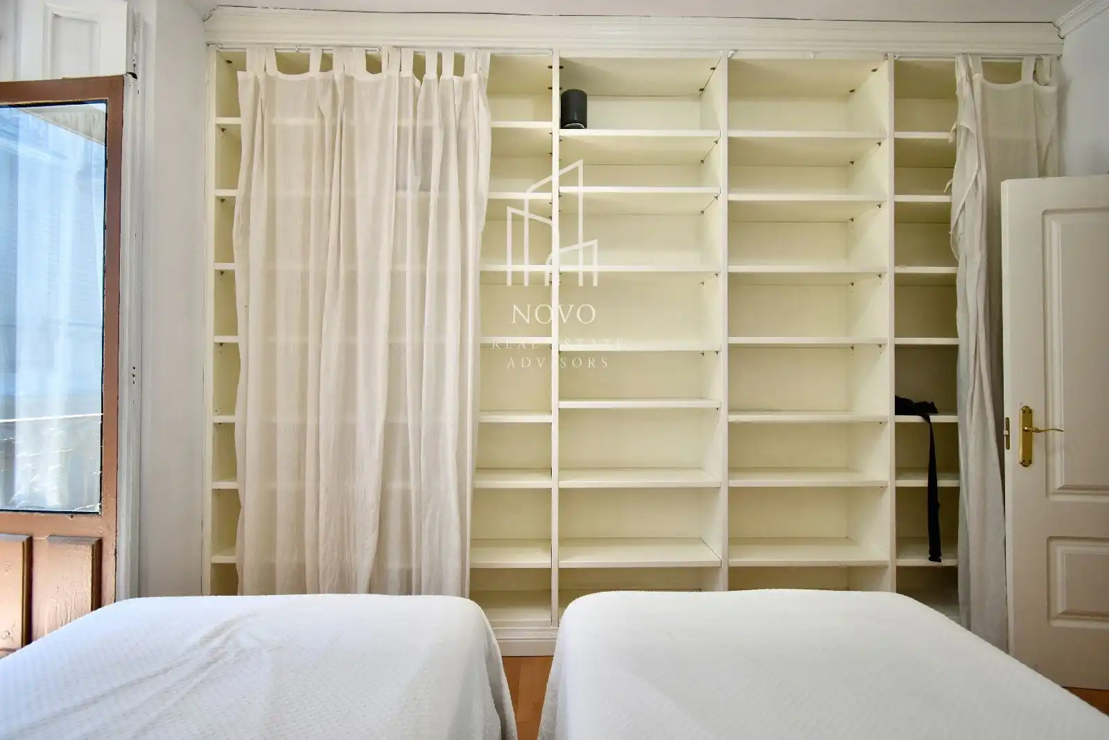 Schlafzimmer von Wohnung zur Miete in Madrid mit Heizung, Terrasse und Möbliert