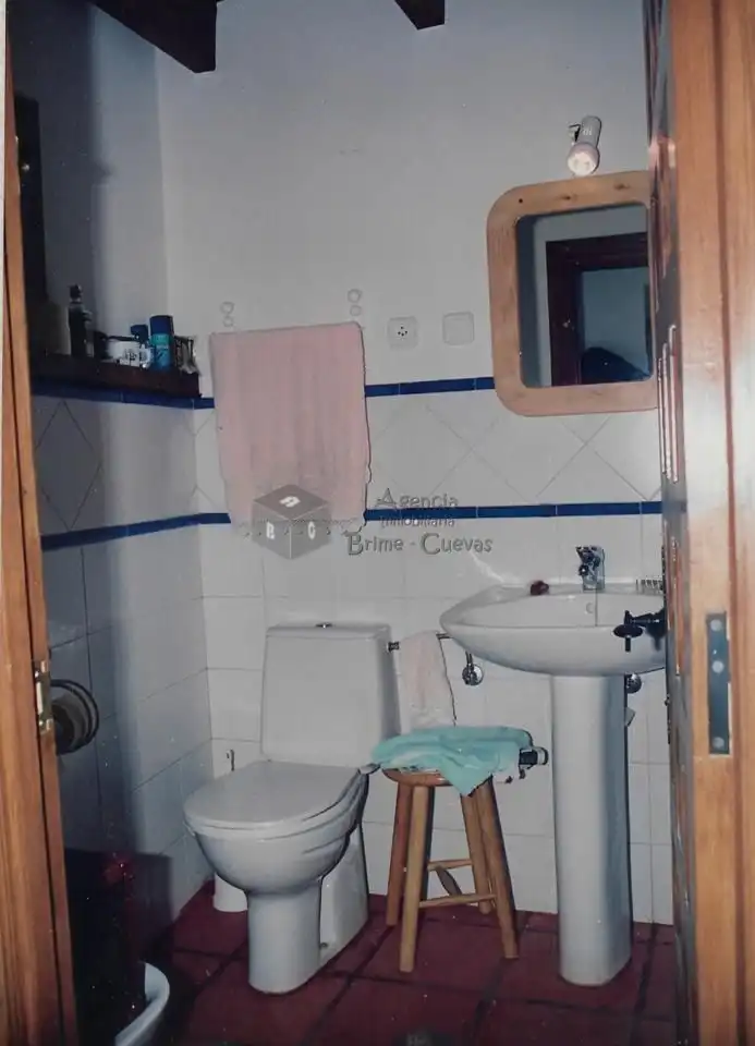 Badezimmer von Country house zum Verkauf in Caso mit Heizung und Privatgarten