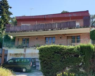 Vista exterior de Edifici en venda en Sant Cugat del Vallès