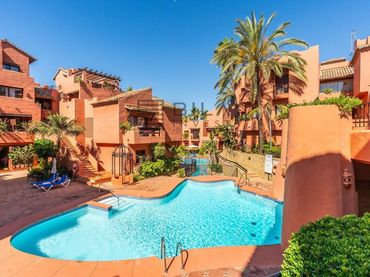 Flat with pool for sale in Jardines de Don Carlos