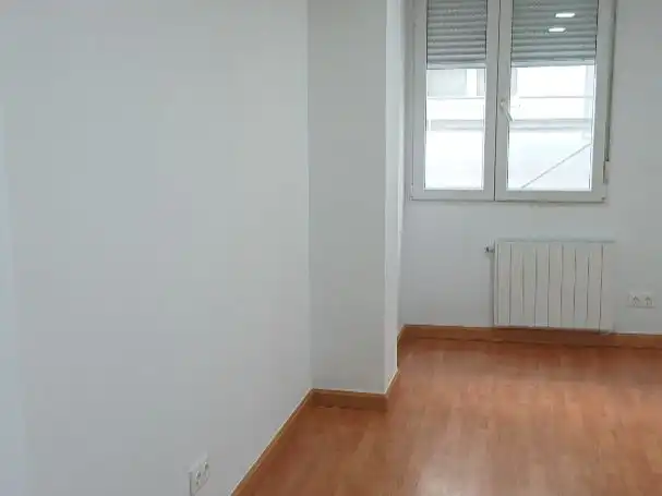 Schlafzimmer von Büro zur Miete in Burgos mit Heizung, Internet und Alarm