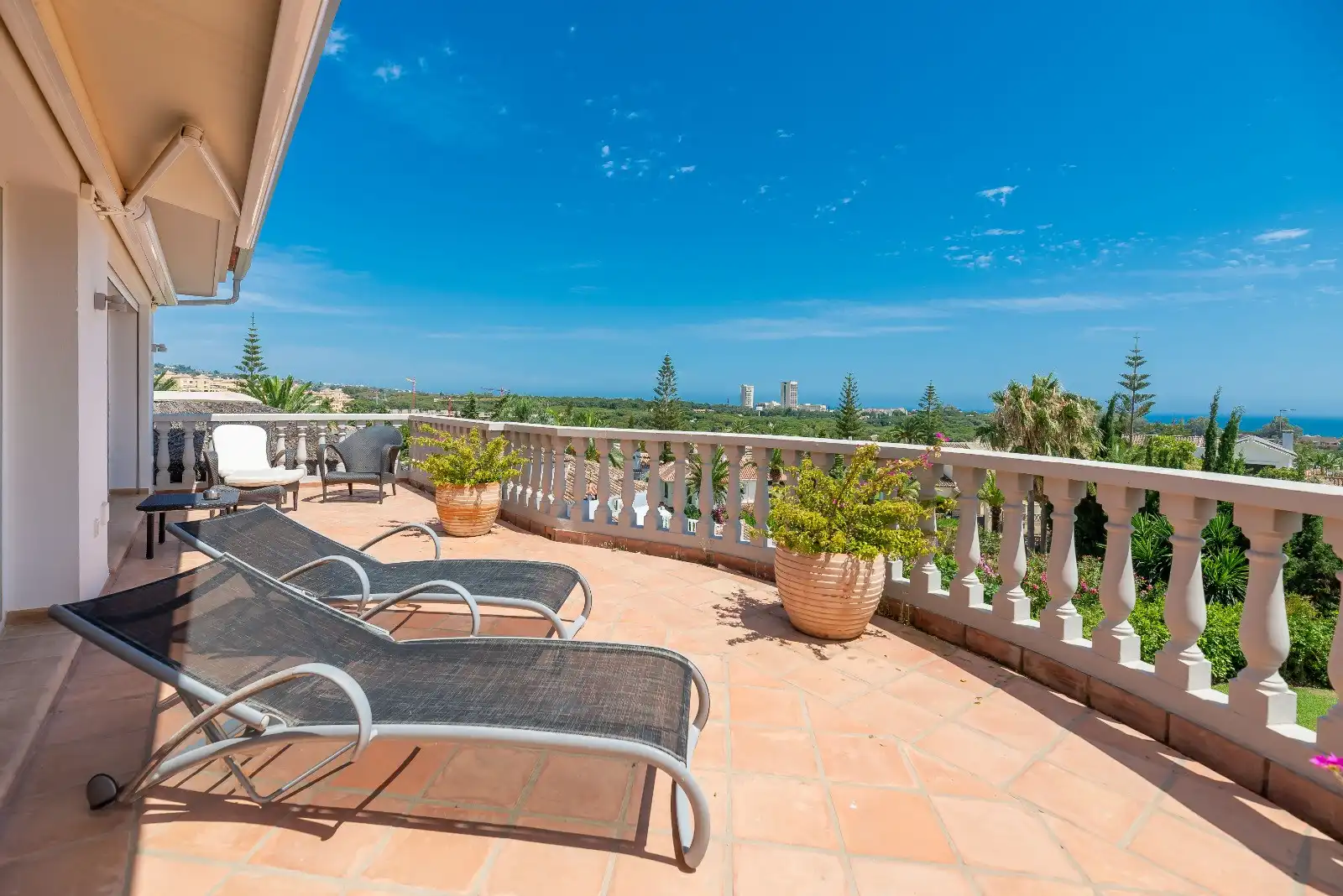Terrassa de Casa o xalet en venda en Marbella amb Aire condicionat, Jardí privat i Terrassa
