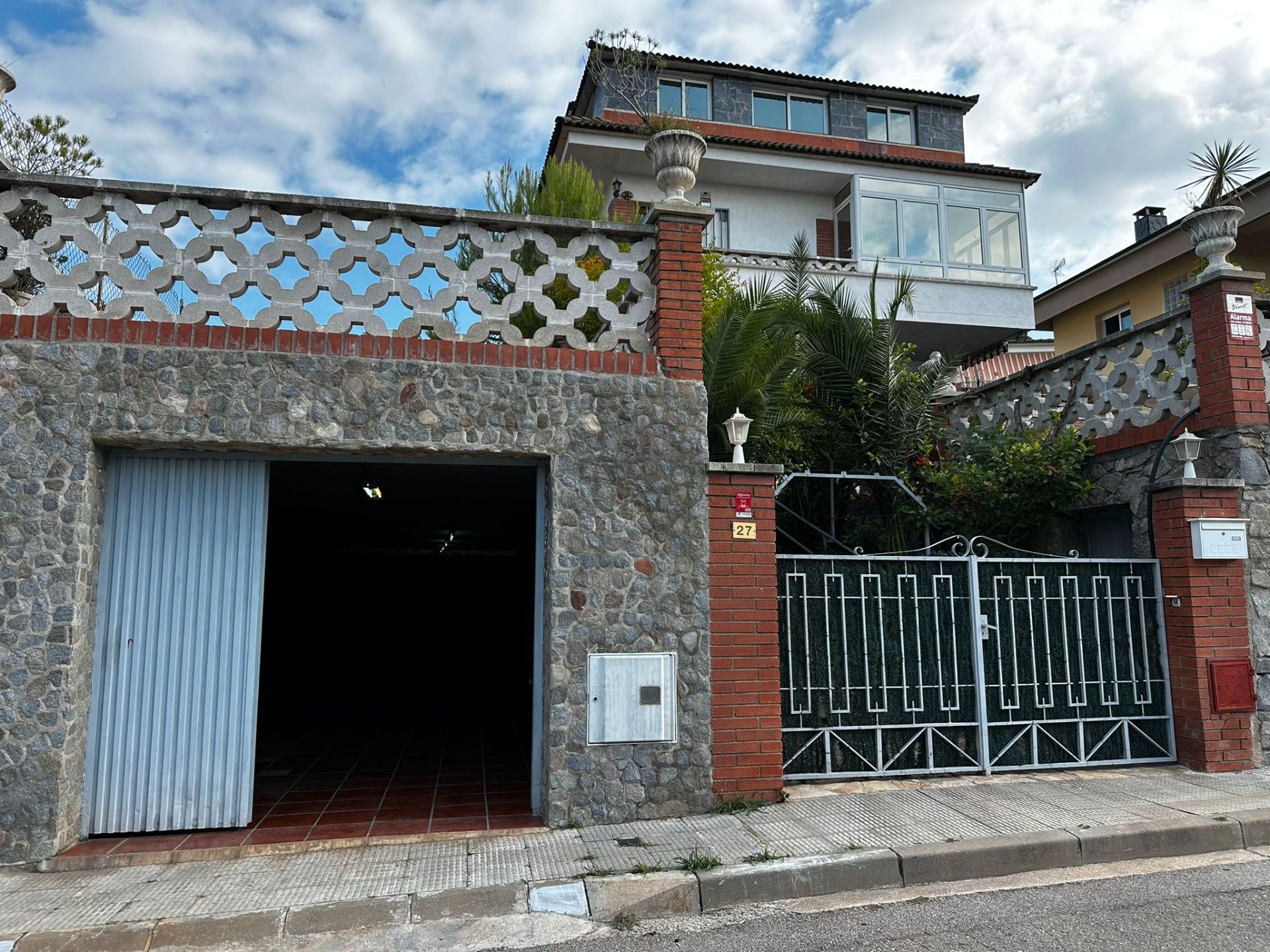 Vista exterior de Casa o xalet en venda en Lliçà d'Amunt amb Calefacció, Jardí privat i Terrassa