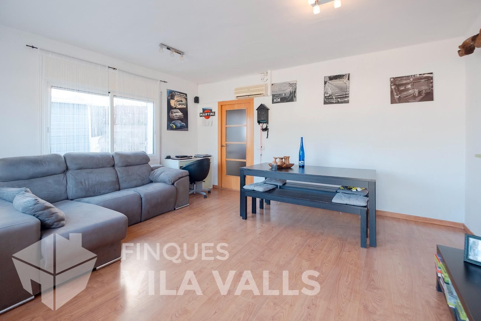 Sala d'estar de Casa o xalet en venda en Bigues i Riells amb Aire condicionat, Jardí privat i Parquet