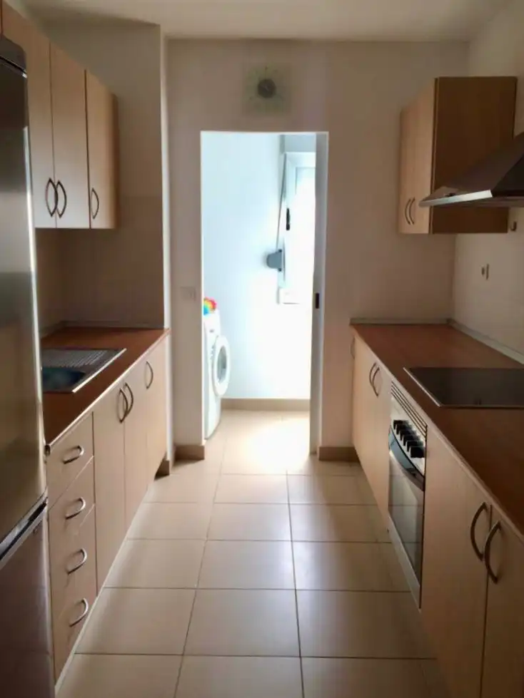 Cuina de Pis en venda en Las Palmas de Gran Canaria amb Traster, Moblat i Forn