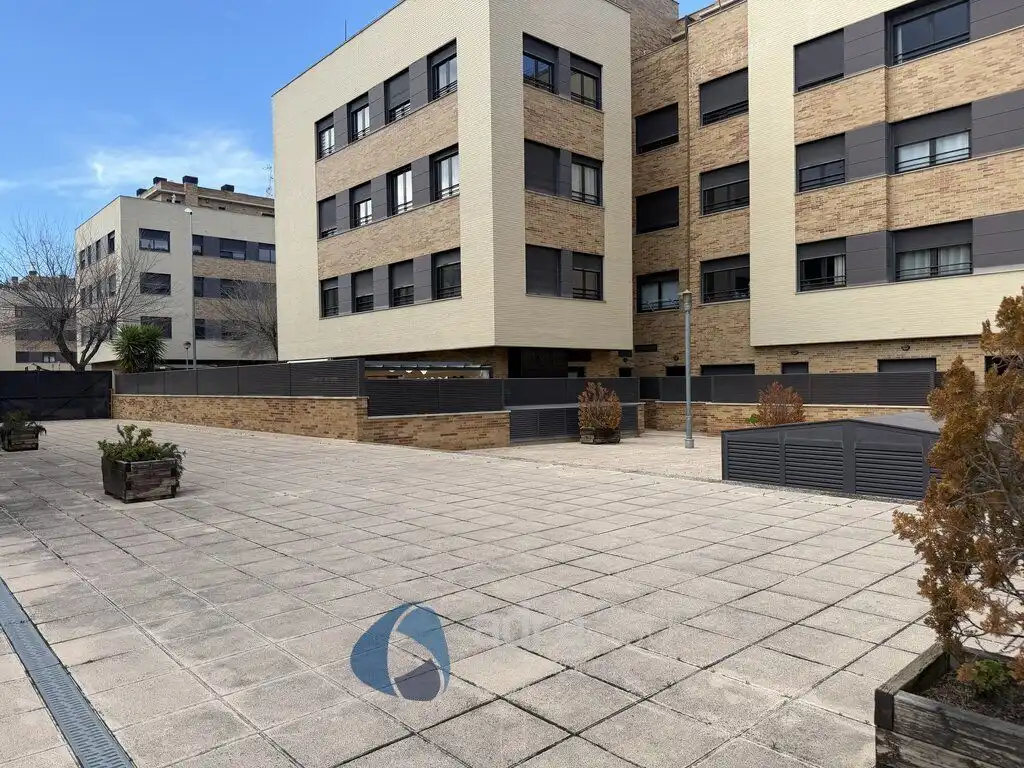 Vista exterior de Apartamento en venta en Lardero con Aire acondicionado, Calefacción y Jardín privado