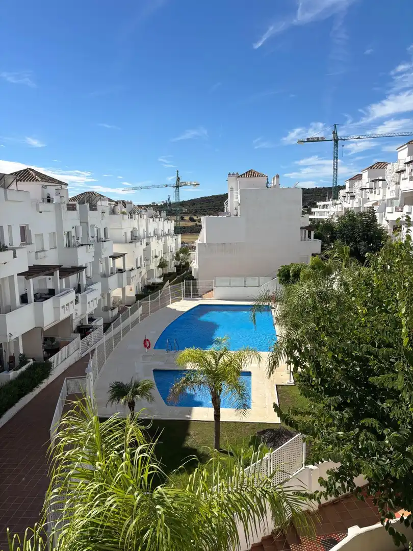 Vista exterior de Piso en venta en Estepona con Jardín privado y Piscina comunitaria