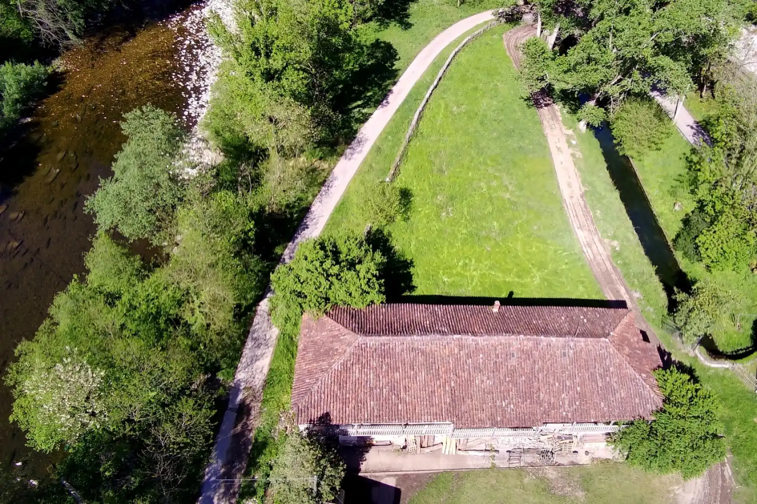 Vista exterior de Casa o xalet en venda en San Felices de Buelna