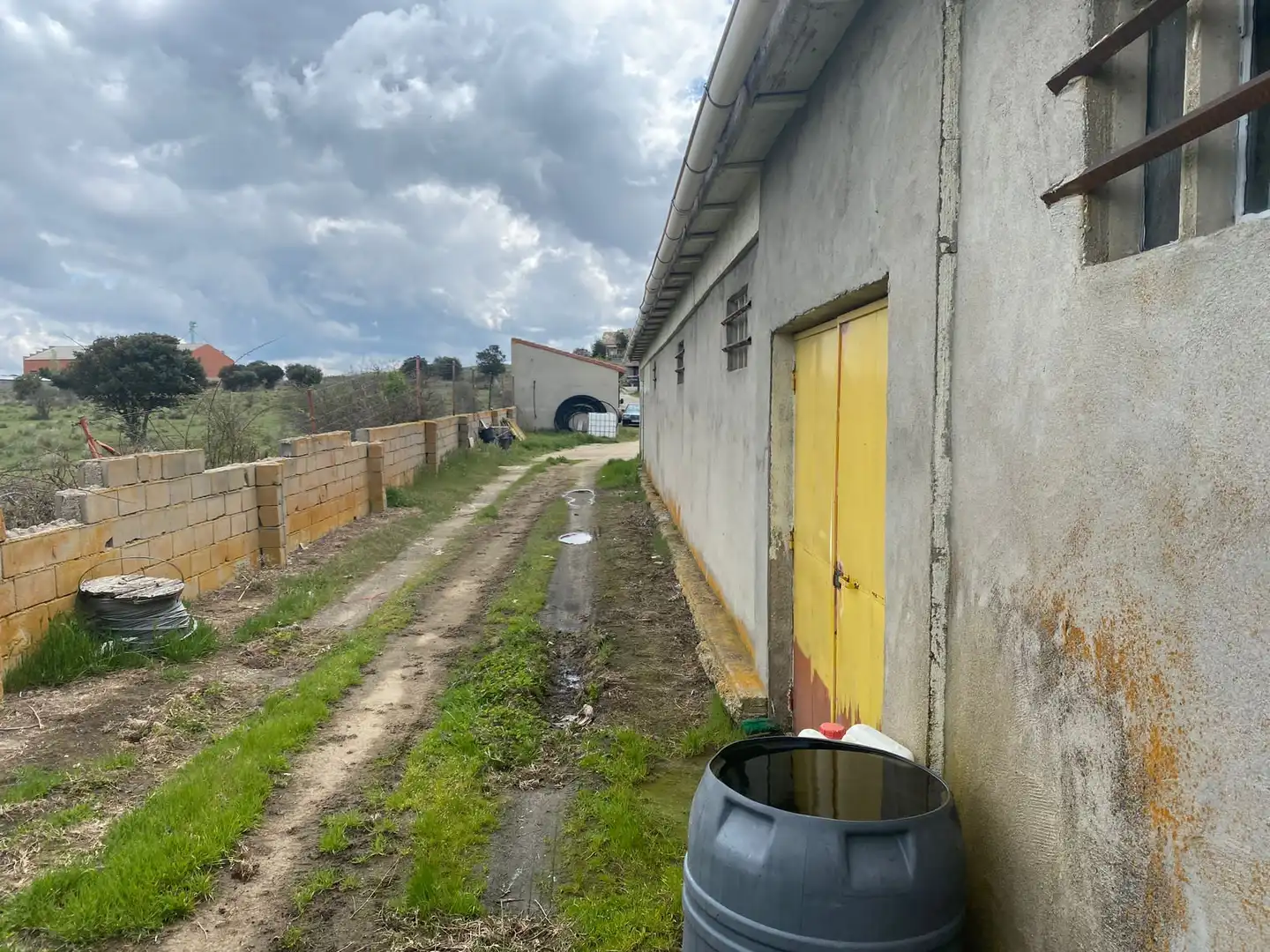 Vista exterior de Nave industrial en venta en Martiherrero