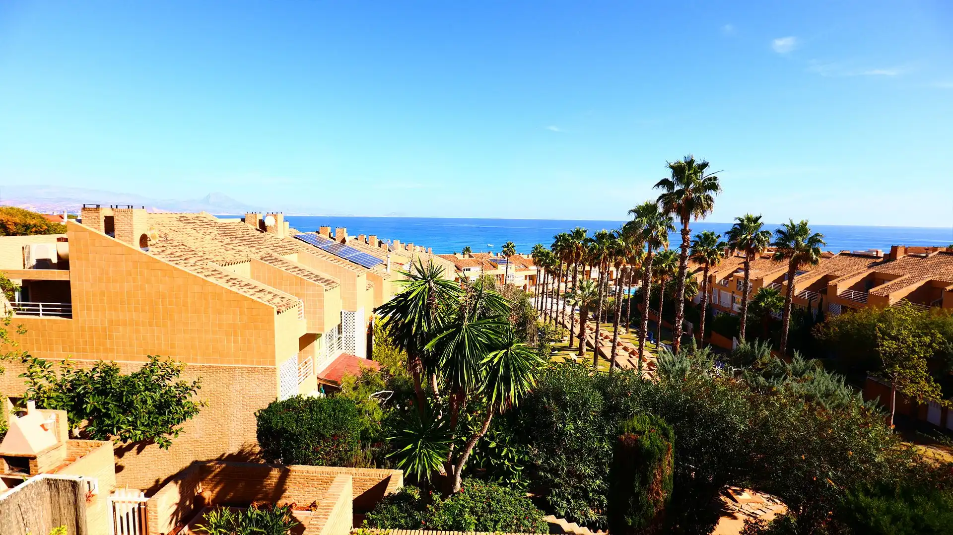 Maison jumelée avec piscine à vendre à Camino del Faro 12