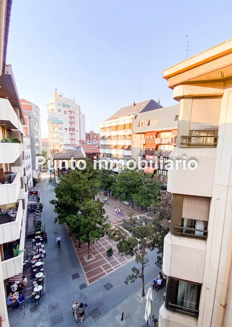 Vista exterior de Piso de alquiler en Valladolid con Aire acondicionado, Calefacción y Parquet