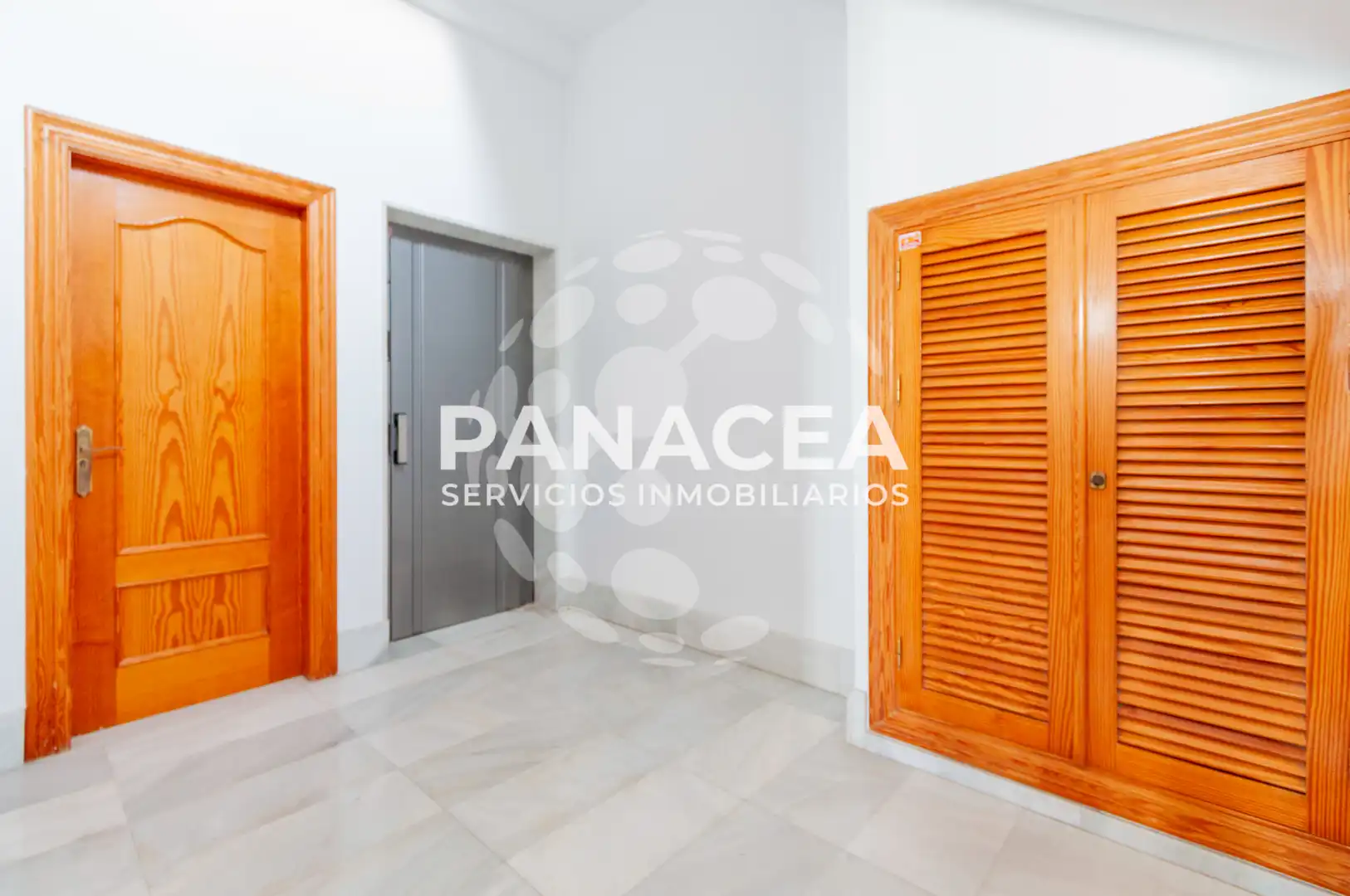 Ático en venta en Roquetas de Mar con Terraza y Amueblado