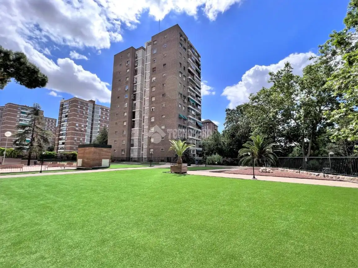 Exterior view of Flat for sale in Madrid  with Air Conditioner, Parquet flooring and Storage room