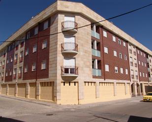 Vista exterior de Pis en venda en Peñaranda de Bracamonte amb Calefacció, Terrassa i Balcó