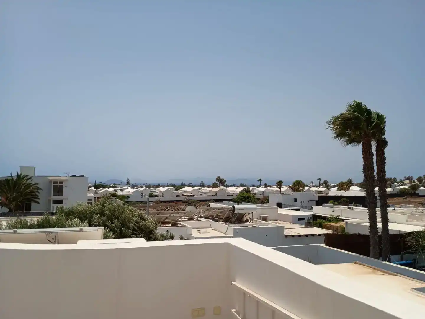 Vista exterior de Casa o xalet en venda en Yaiza amb Aire condicionat i Balcó