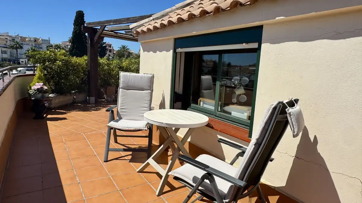 Terraza de Ático en venta en Fuengirola con Aire acondicionado, Amueblado y Piscina comunitaria