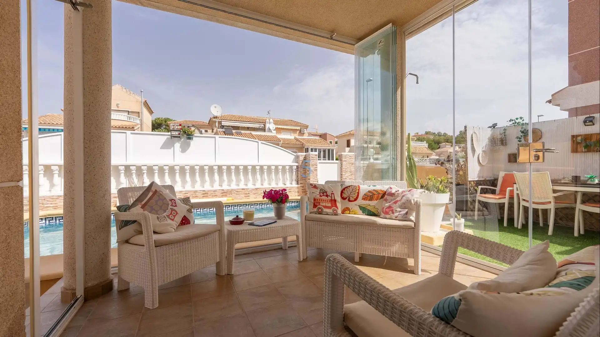 Casa con piscina en venta en El Pinar de Campoverde, imagen 4