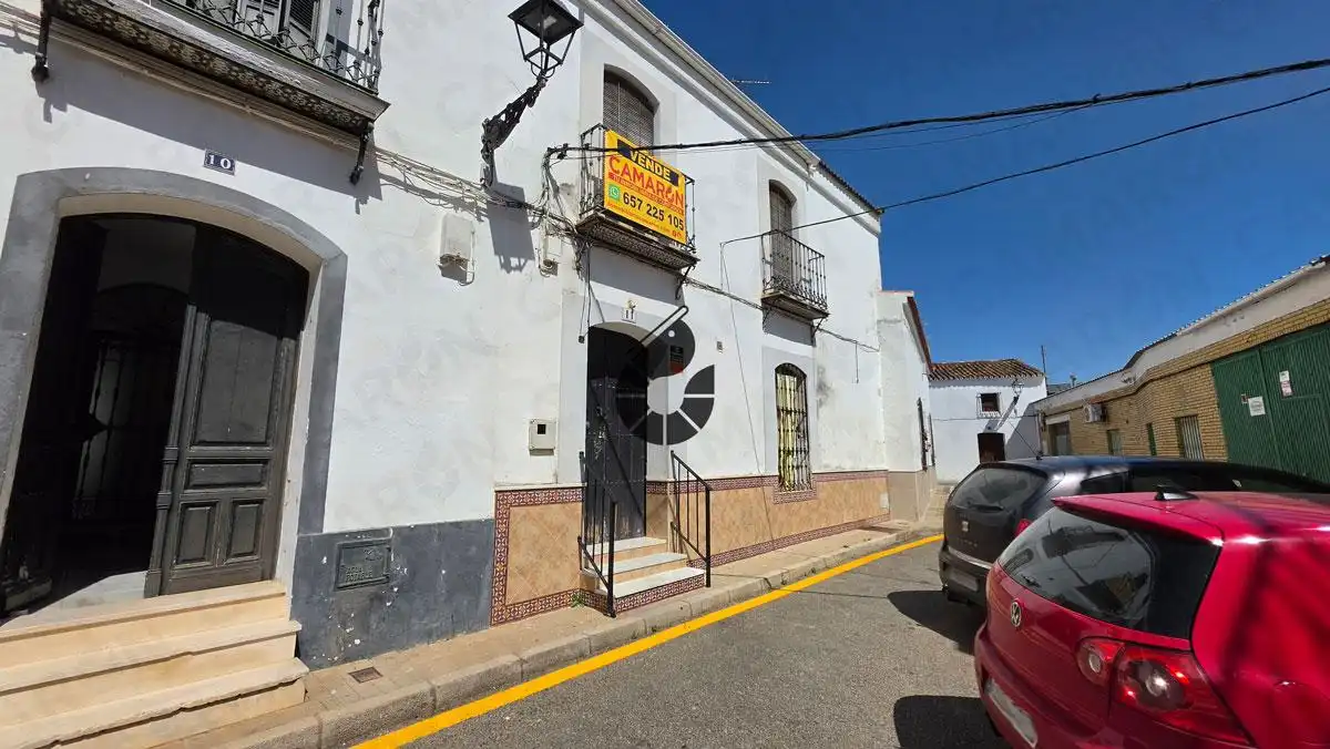 Vista exterior de Casa adosada en venta en Almensilla con Jardín privado, Balcón y Alarma