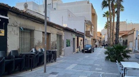 Casa en planta baja con parcela de 226 m2. en Torrevieja, cerca de las piscinas naturales.