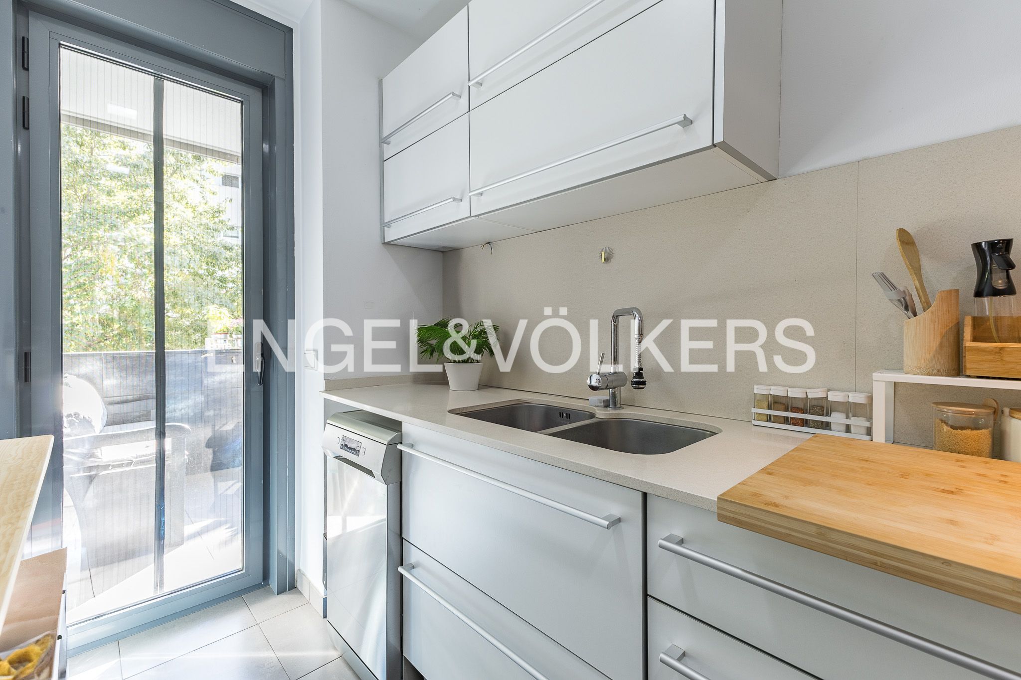 Kitchen of Apartment for sale in Esplugues de Llobregat  with Heating, Private garden and Parquet flooring