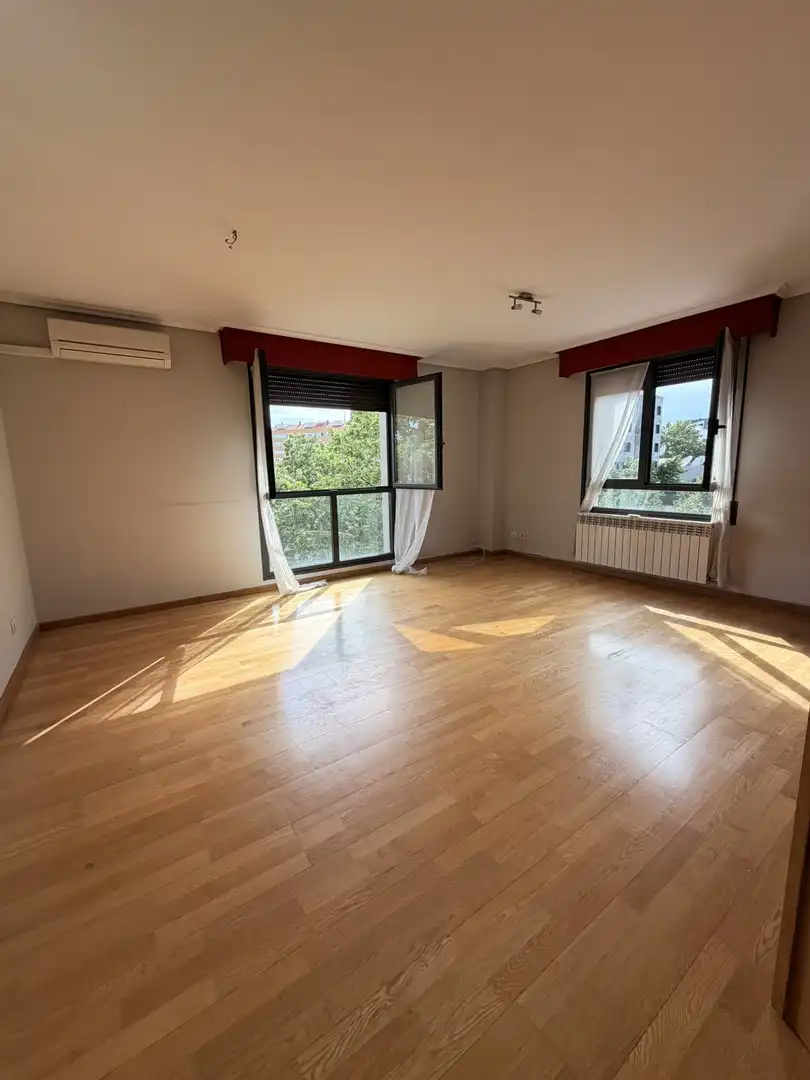 Sala de estar de Piso en venta en  Logroño con Calefacción, Parquet y Trastero