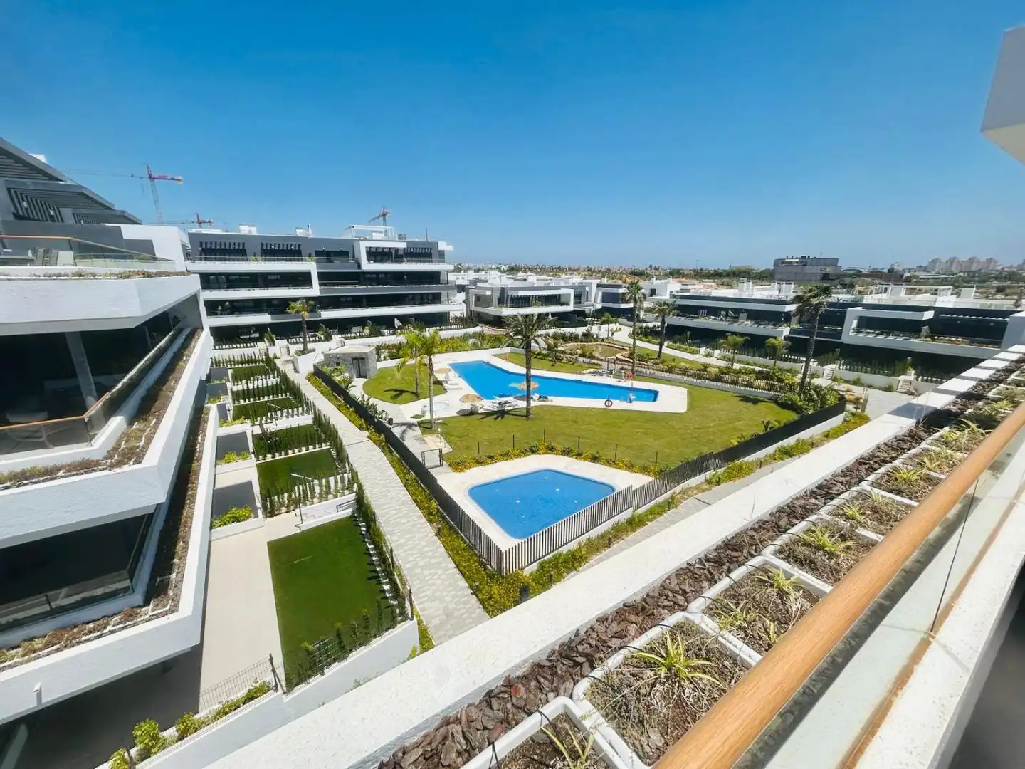 Vista exterior de Ático de alquiler en Torrevieja con Aire acondicionado, Calefacción y Terraza