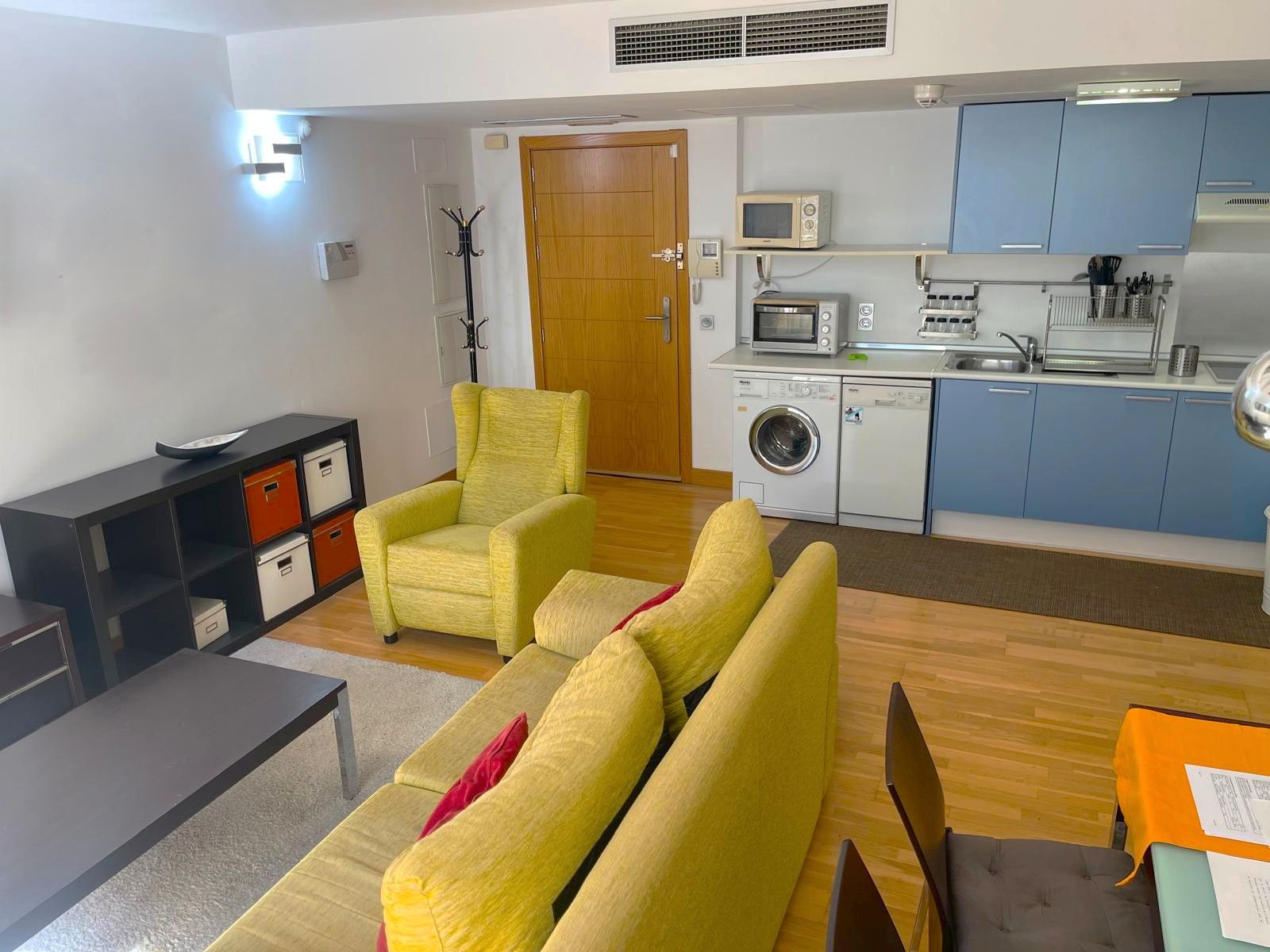 Sala d'estar de Apartament en venda en San Sebastián de los Reyes amb Aire condicionat, Calefacció i Jardí privat