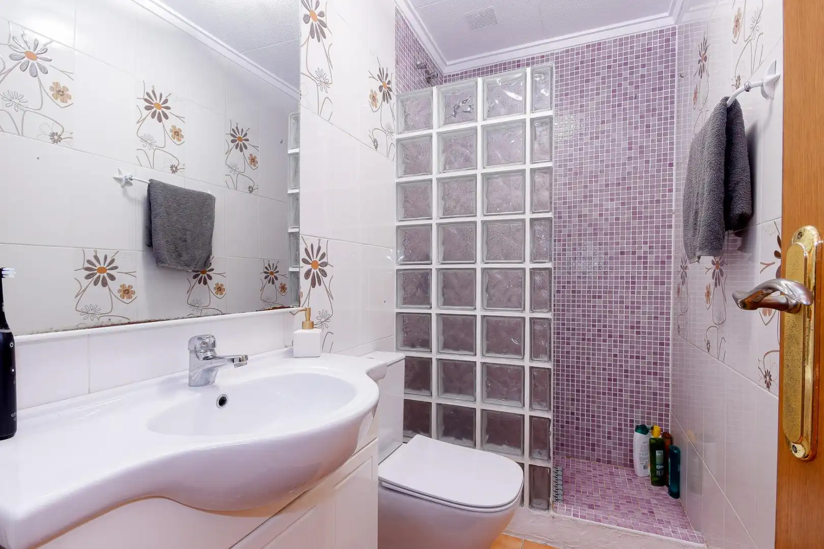 Baño de Casa o chalet de alquiler en Torrevieja con Aire acondicionado, Calefacción y Terraza