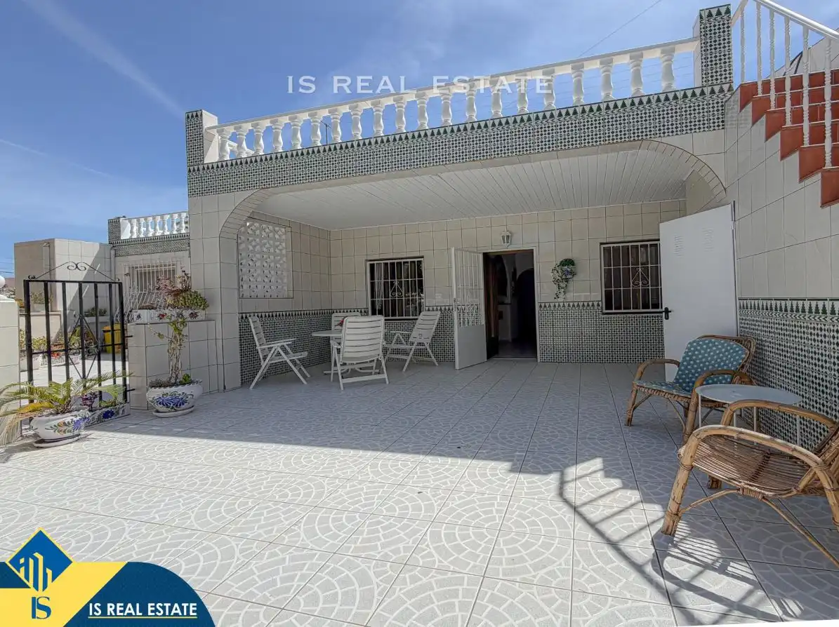 Vista exterior de Casa o chalet en venta en Torrevieja con Calefacción, Terraza y Amueblado