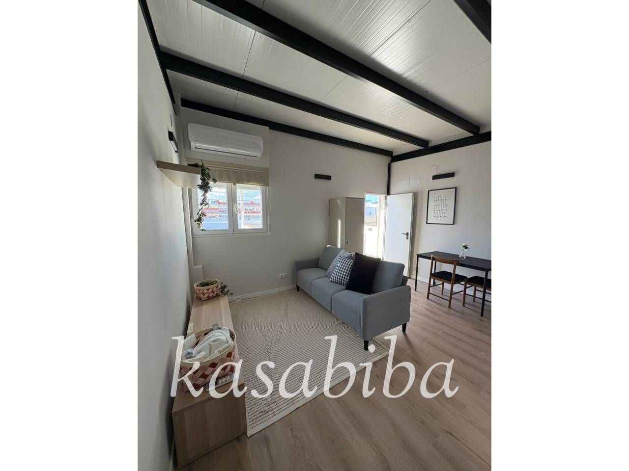 Dormitori de Pis de lloguer en  Sevilla Capital amb Aire condicionat i Moblat