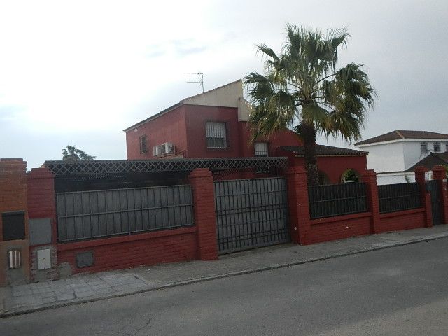 Exterior view of House or chalet for sale in Valencina de la Concepción  with Community pool