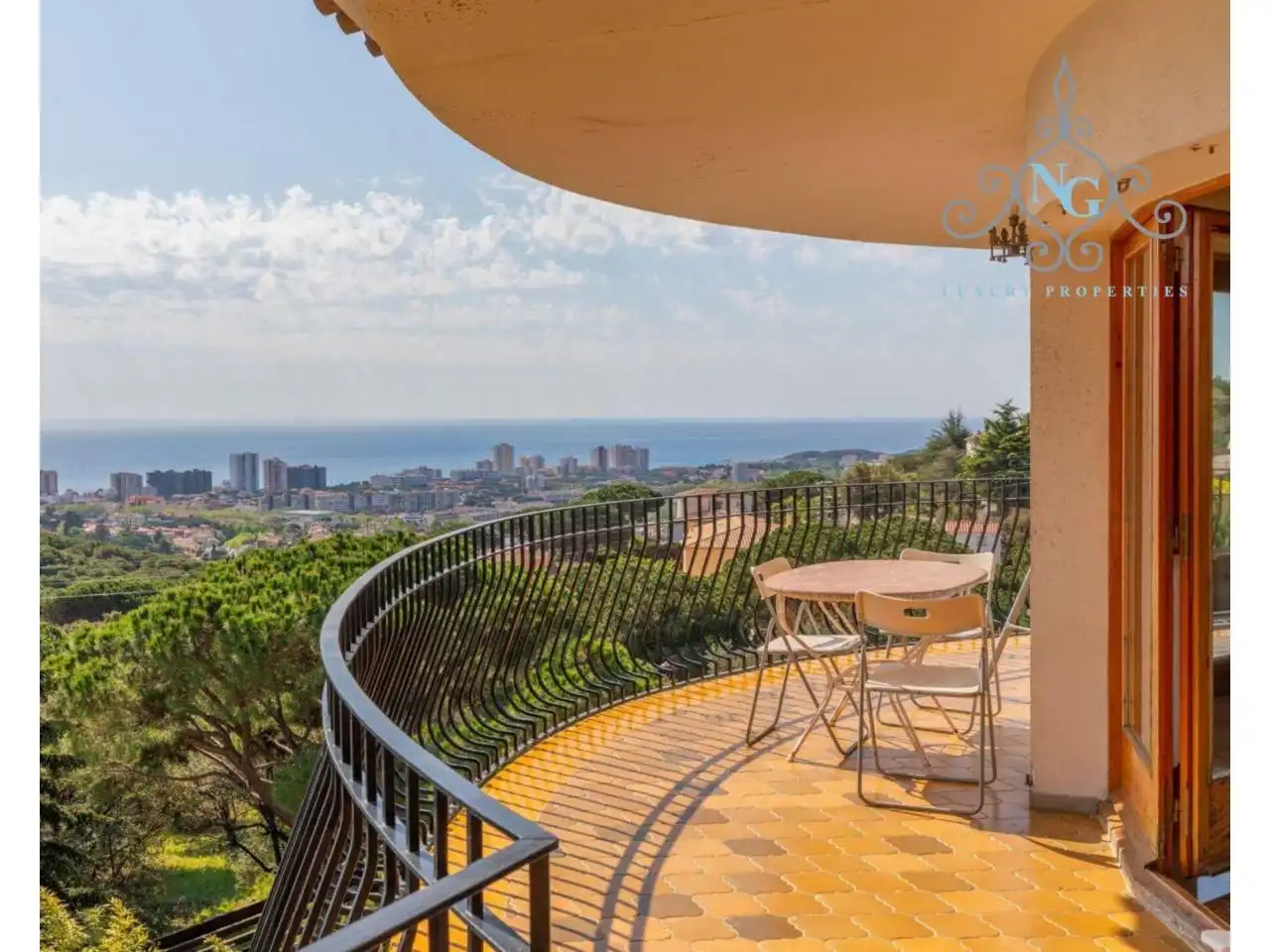 Casa con piscina en venta en Calle Castanyer