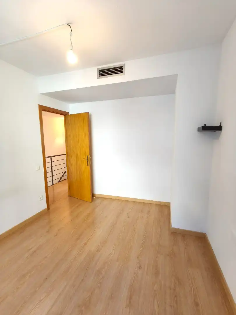 Maisonette zum Verkauf in Barcelona mit Klimaanlage, Heizung und Parkett
