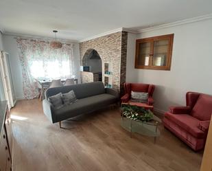 Sala d'estar de Pis en venda en Cuenca Capital amb Calefacció, Terrassa i Moblat