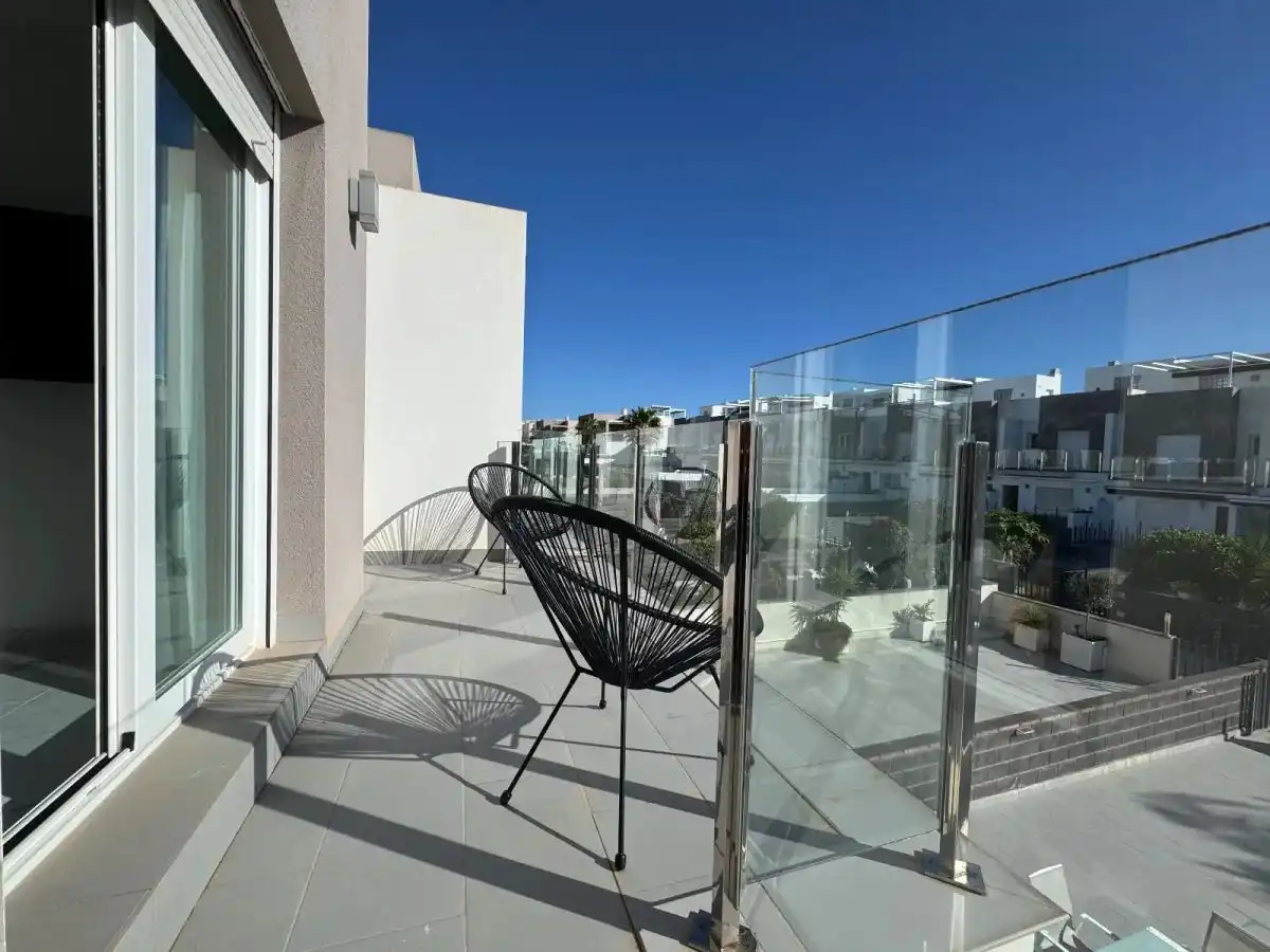 Terraza de Casa adosada en venta en Torrevieja con Aire acondicionado, Jardín privado y Amueblado
