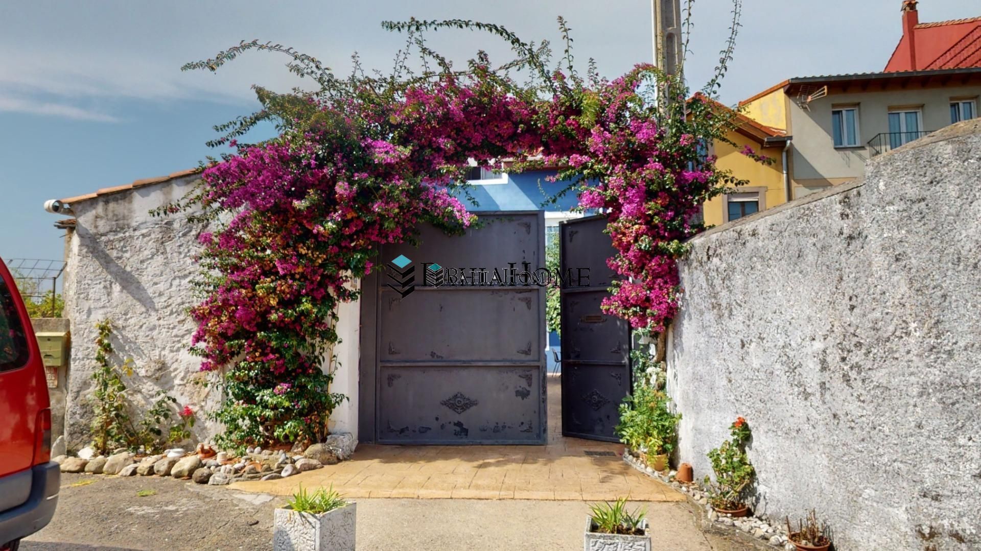 Vista exterior de Casa o xalet en venda en Santander amb Calefacció, Terrassa i Traster