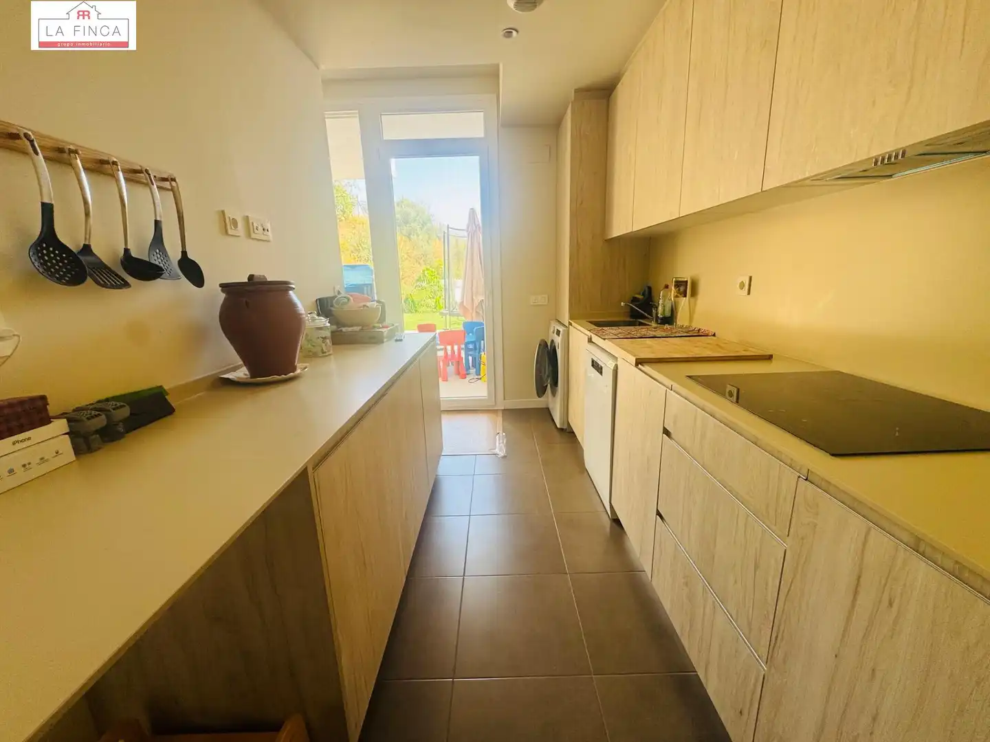 Cuina de Planta baixa en venda en Málaga amb Aire condicionat, Jardí privat i Terrassa