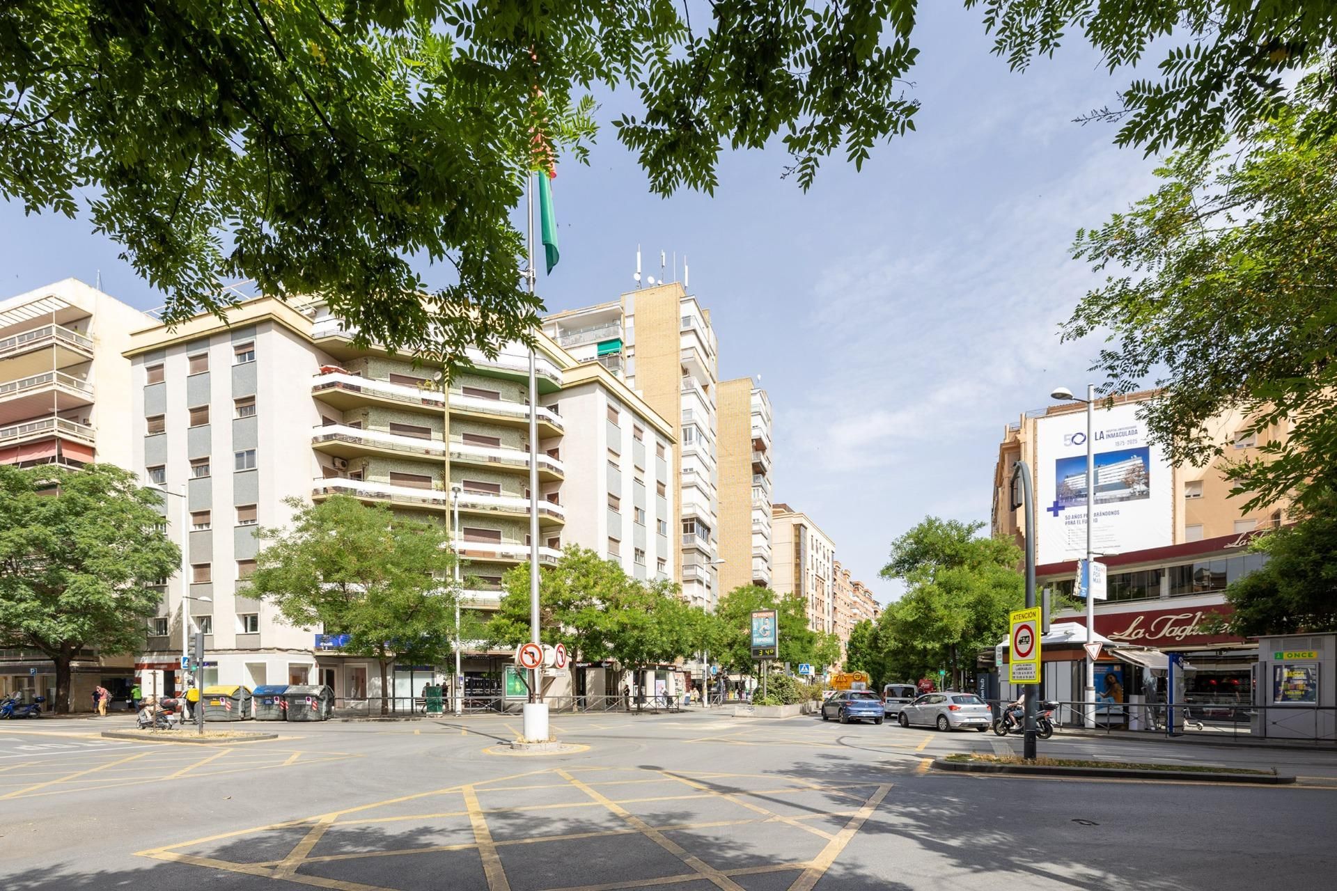 Vista exterior de Pis en venda en  Granada Capital amb Calefacció, Terrassa i Balcó