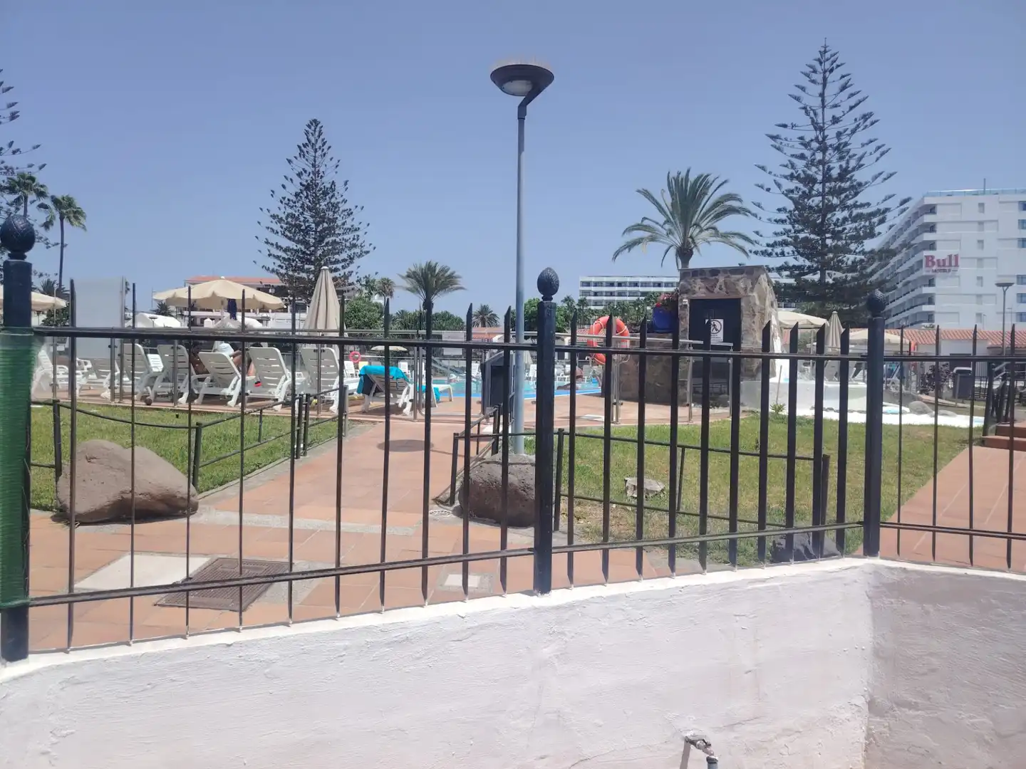 Piscina de Casa adosada de lloguer en San Bartolomé de Tirajana amb Terrassa, Moblat i Piscina comunitària