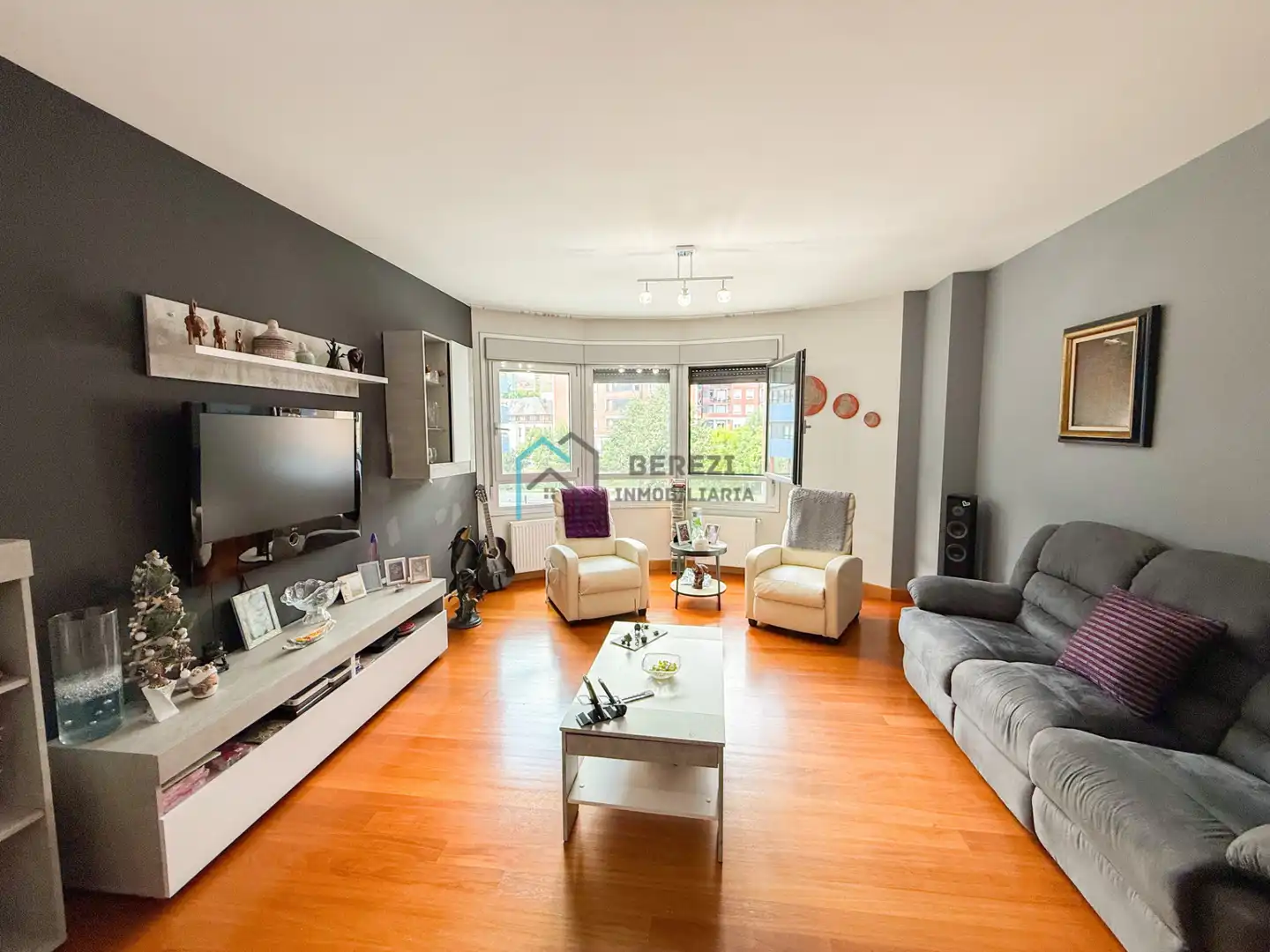 Sala de estar de Piso en venta en Bermeo con Calefacción, Trastero y Amueblado