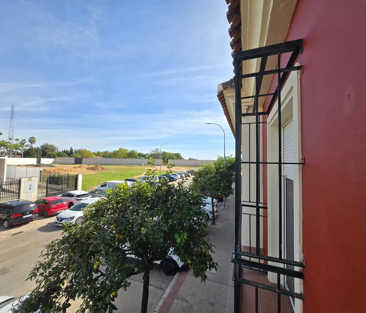 Aparcament de Casa adosada en venda en Dos Hermanas amb Terrassa