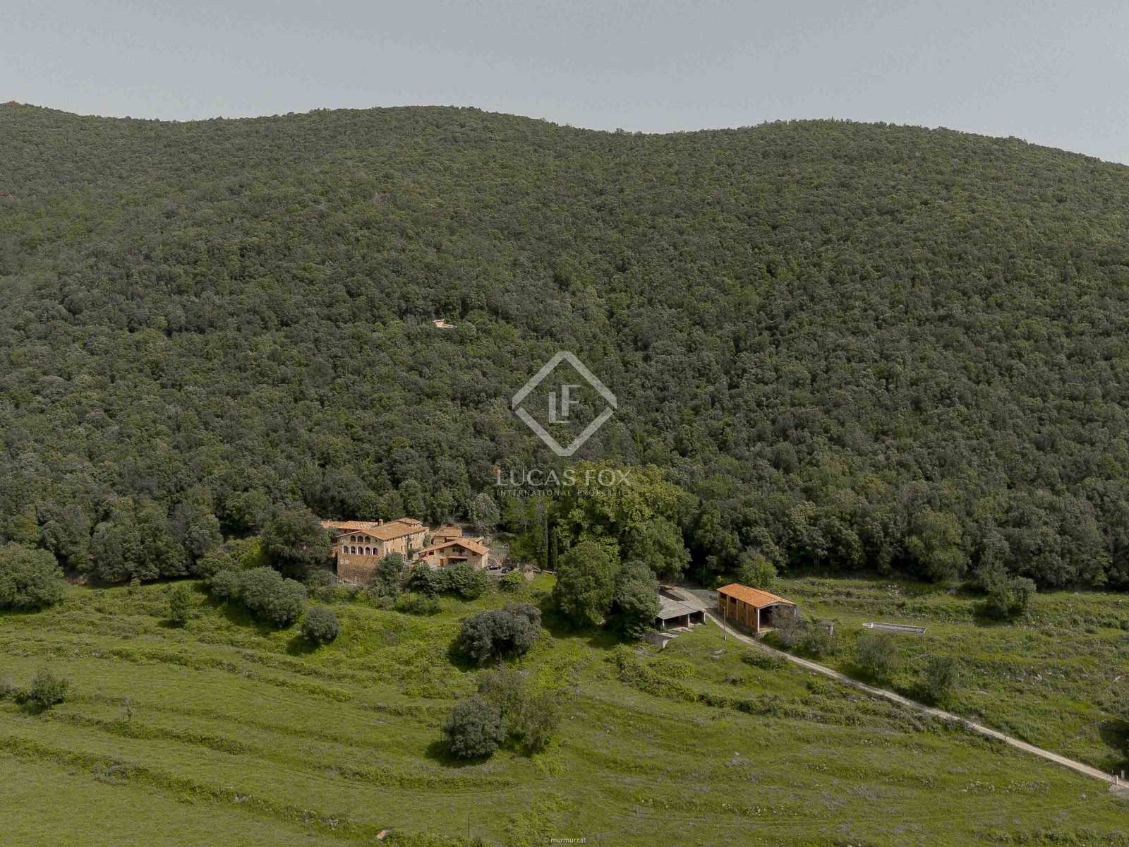 Finca rústica en venda en La Vall de Bianya amb Calefacció, Jardí privat i Traster