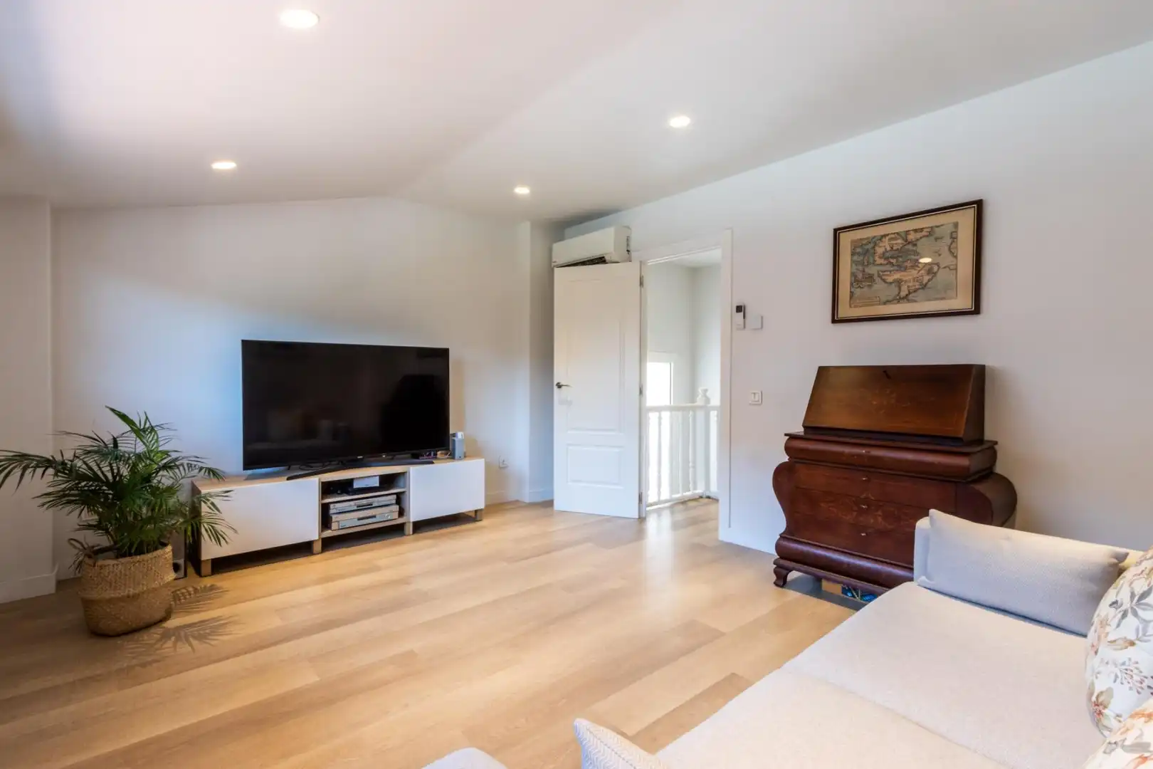 Sala d'estar de Casa adosada en venda en Sant Quirze del Vallès amb Aire condicionat, Calefacció i Parquet