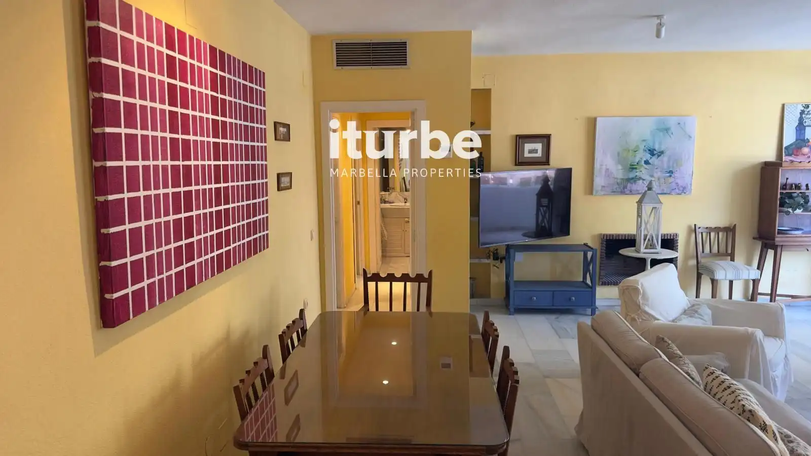 Vista exterior de Piso de alquiler en Marbella con Aire acondicionado, Terraza y Piscina