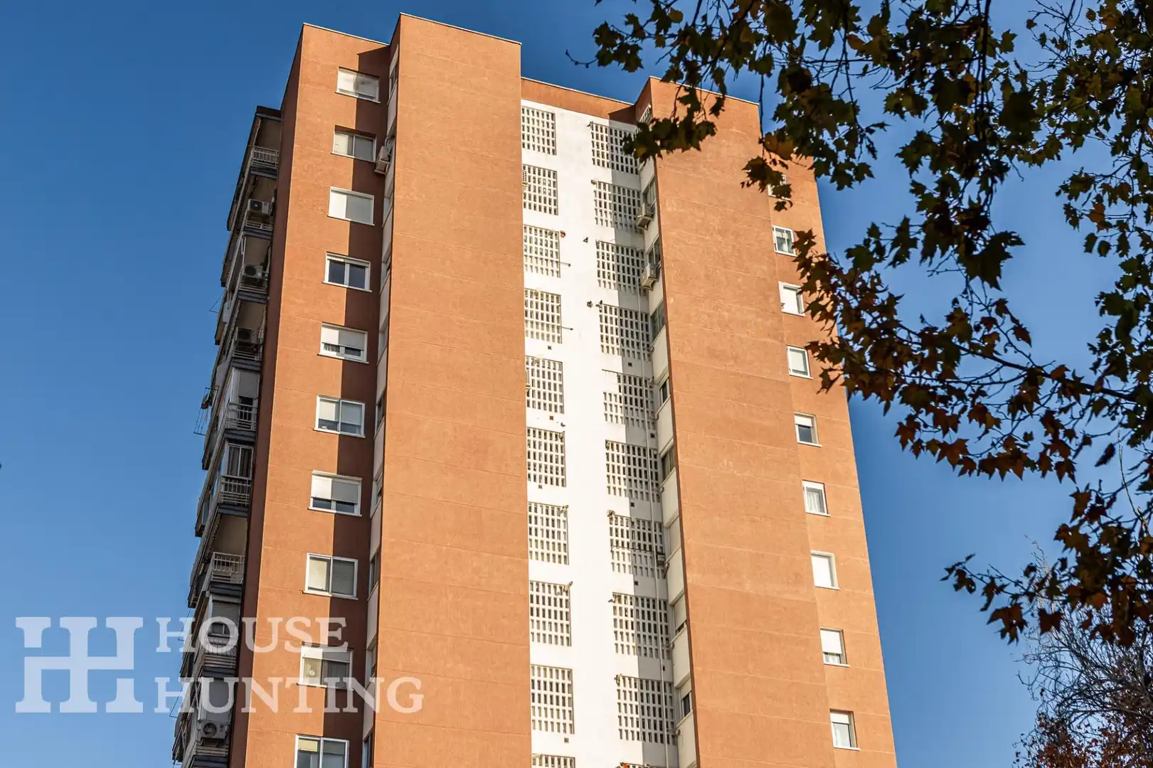 Vista exterior de Piso en venta en Madrid con Calefacción
