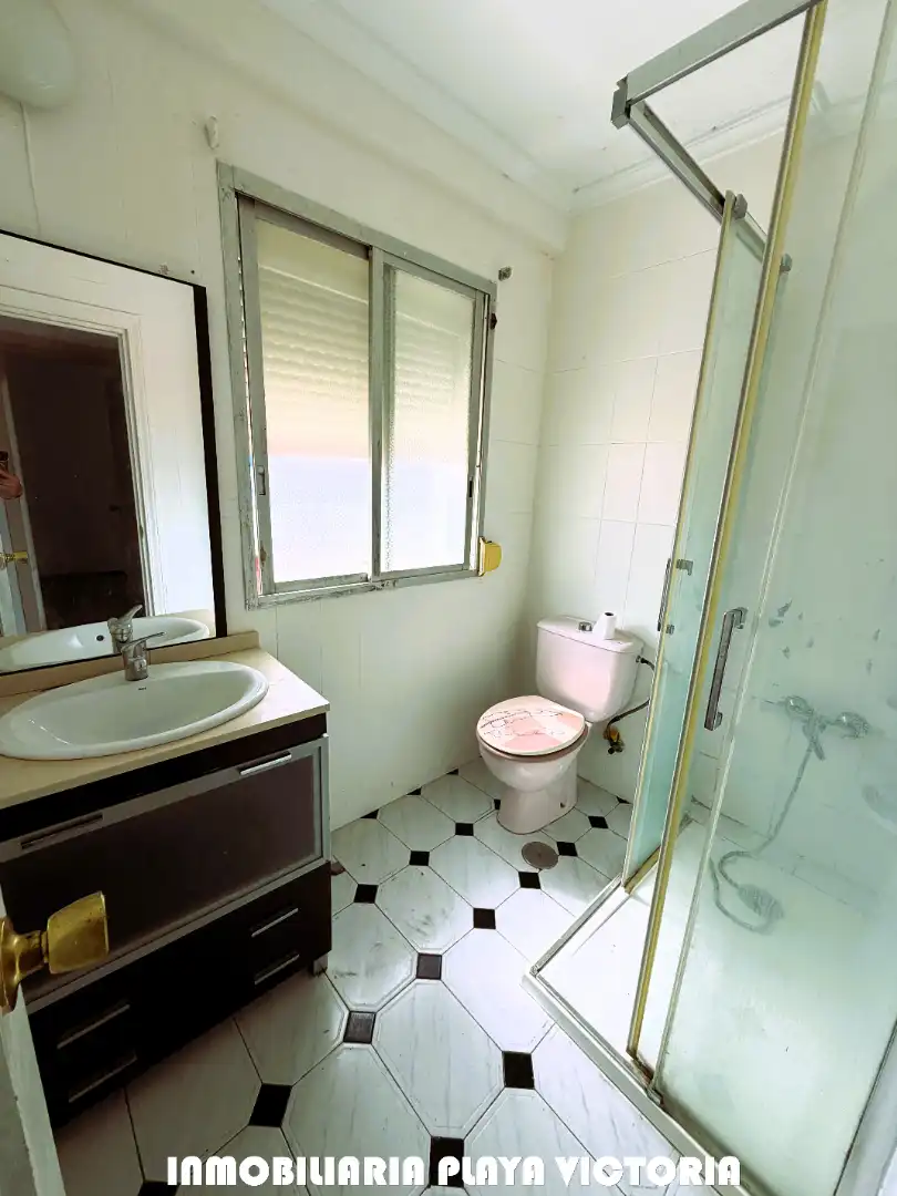 Bathroom of Flat for sale in Cádiz