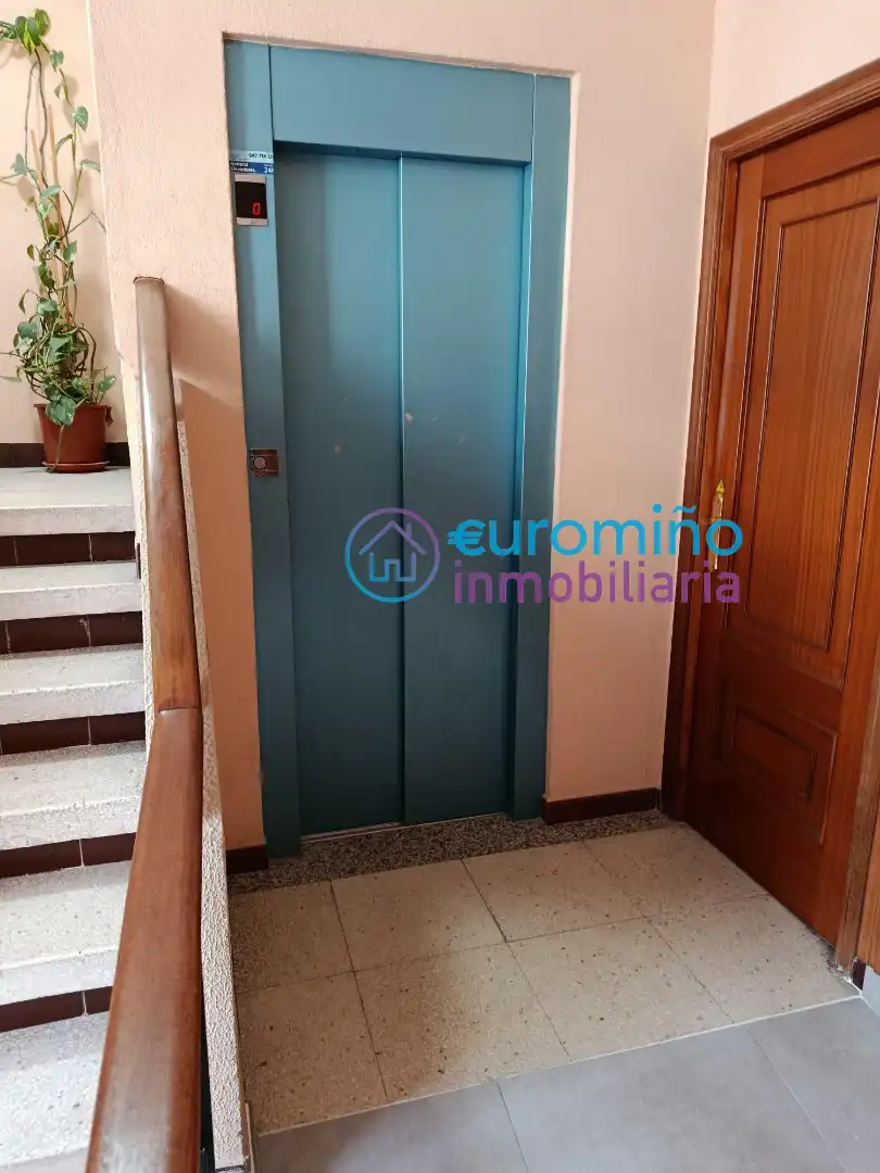 Habitación de Piso en venta en A Cañiza   con Calefacción, Trastero y Amueblado